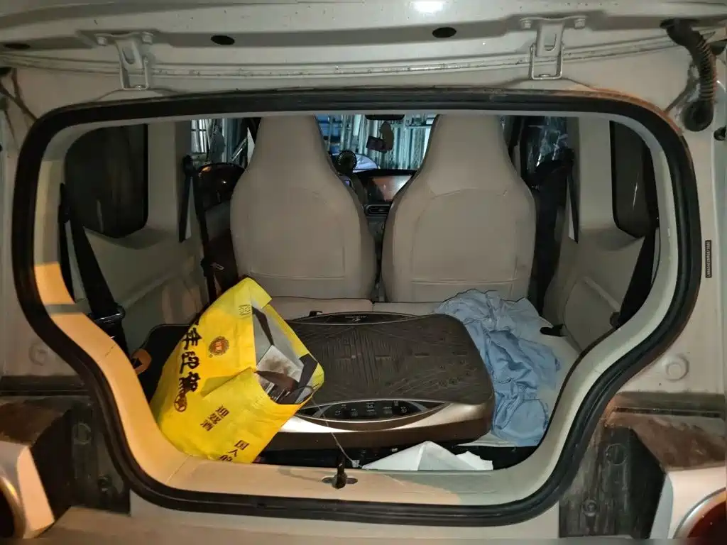 Wuling MINIEV — миниатюра 10
