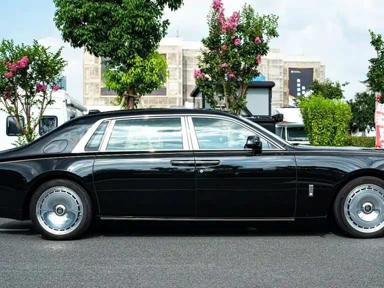 Rolls-Royce Phantom — миниатюра 6