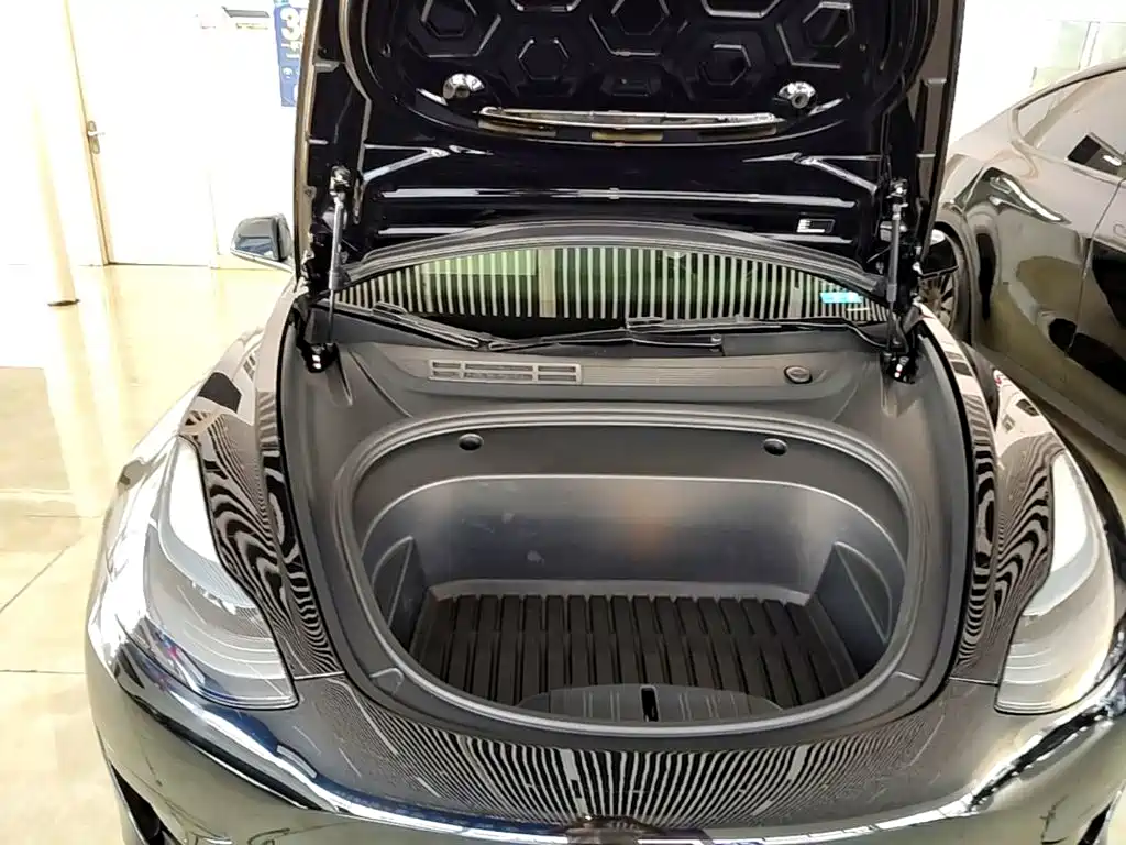 Tesla Model 3 — миниатюра 20