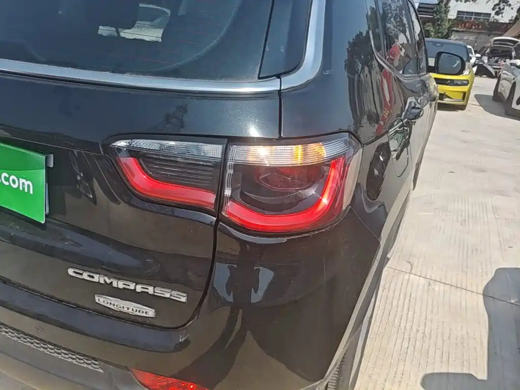 Jeep Compass — миниатюра 8
