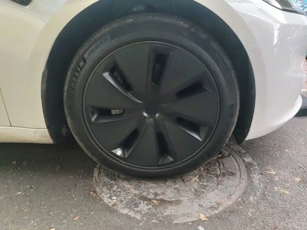 Tesla Model 3 — миниатюра 25