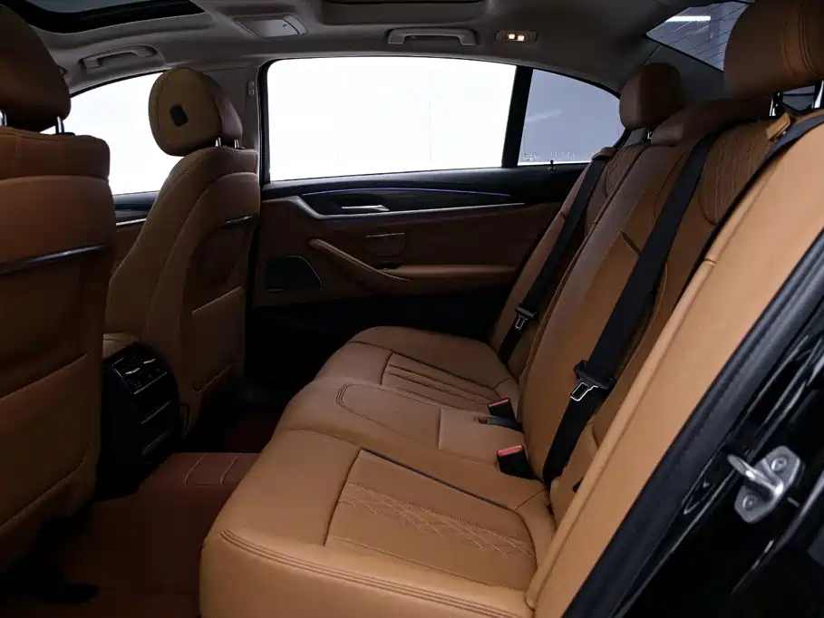 BMW 5 Series — миниатюра 17