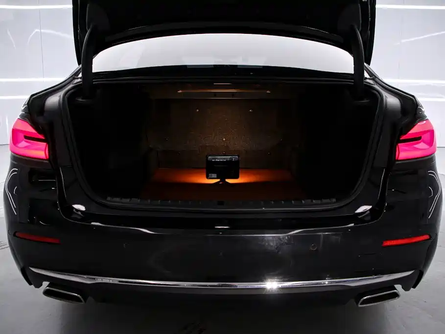 BMW 5 Series — миниатюра 18