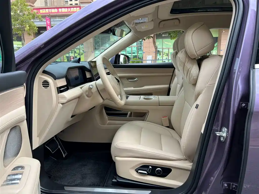 AITO ASK THE WORLD M5