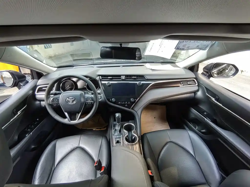 Toyota Camry — миниатюра 6