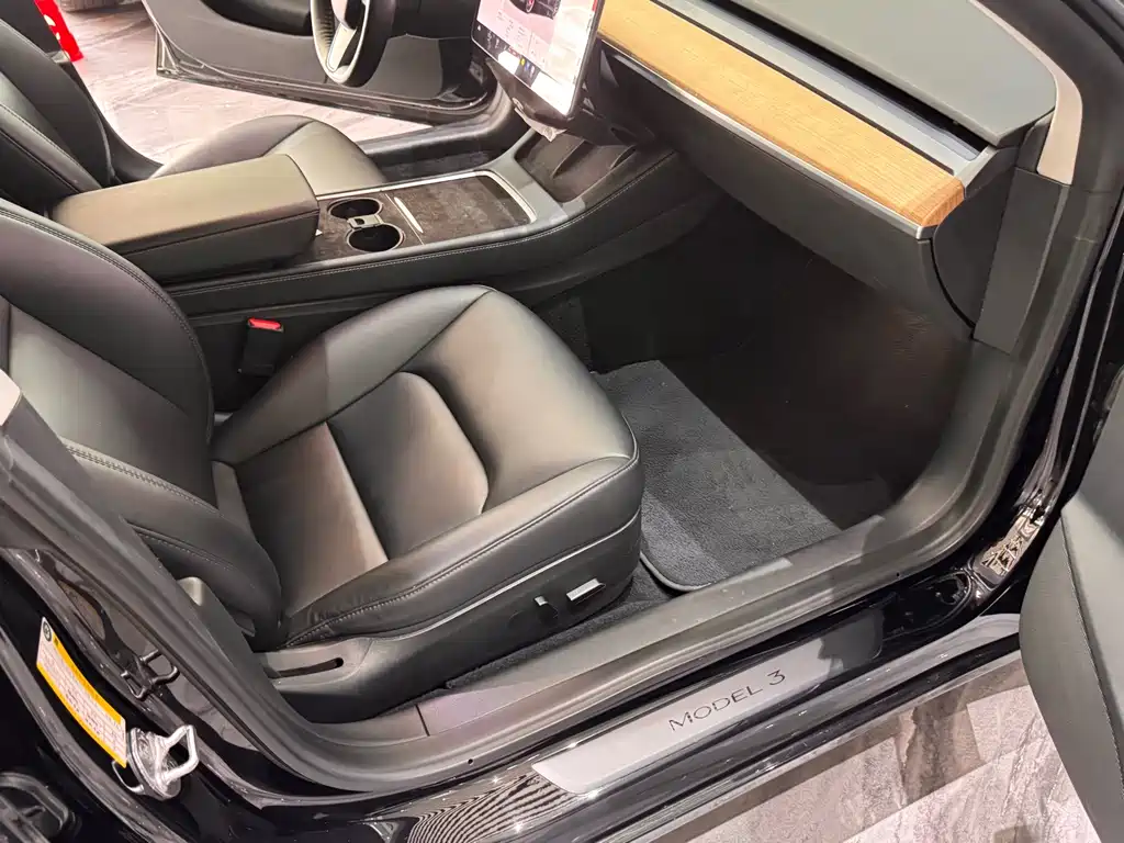 Tesla Model 3 — миниатюра 17