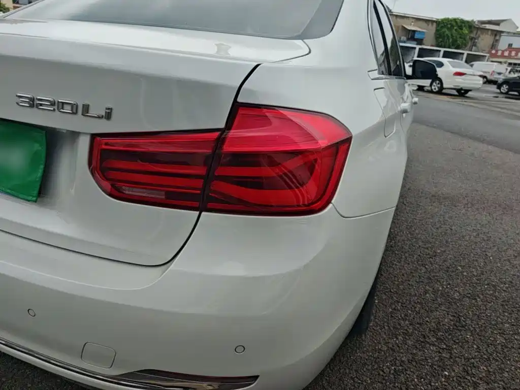BMW 3 Series — миниатюра 8