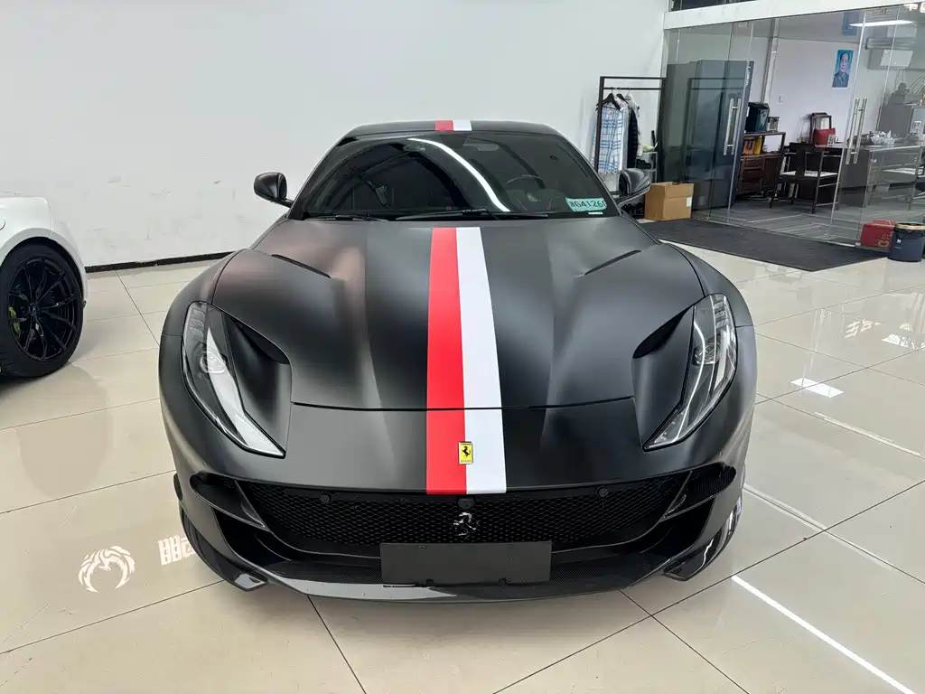 FERRARI 812