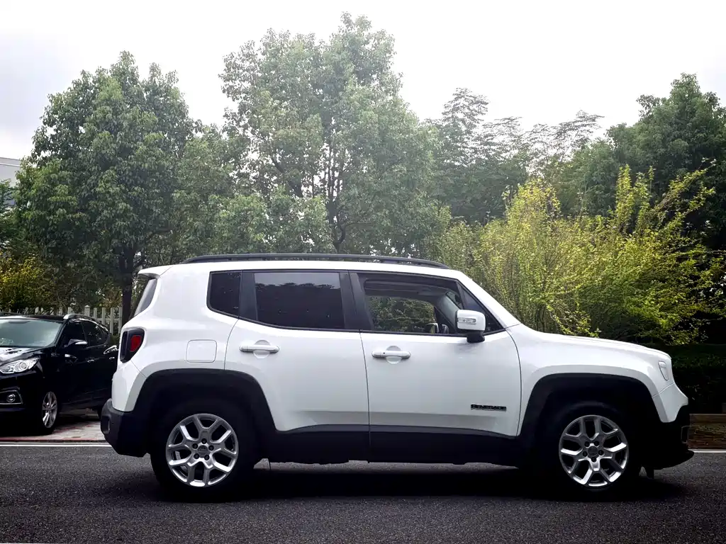 Jeep Renegade — миниатюра 7