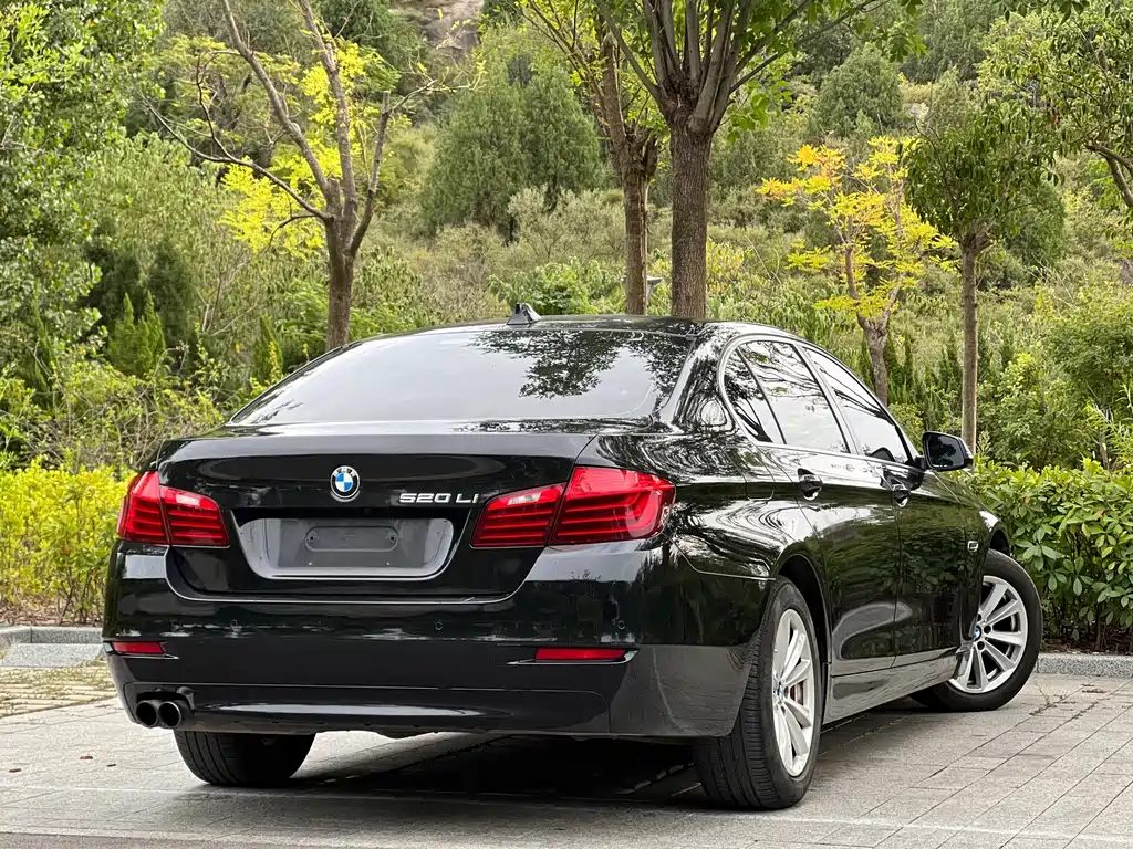 BMW 5 Series — миниатюра 9