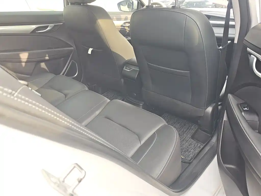 Geely Emgrand — миниатюра 11