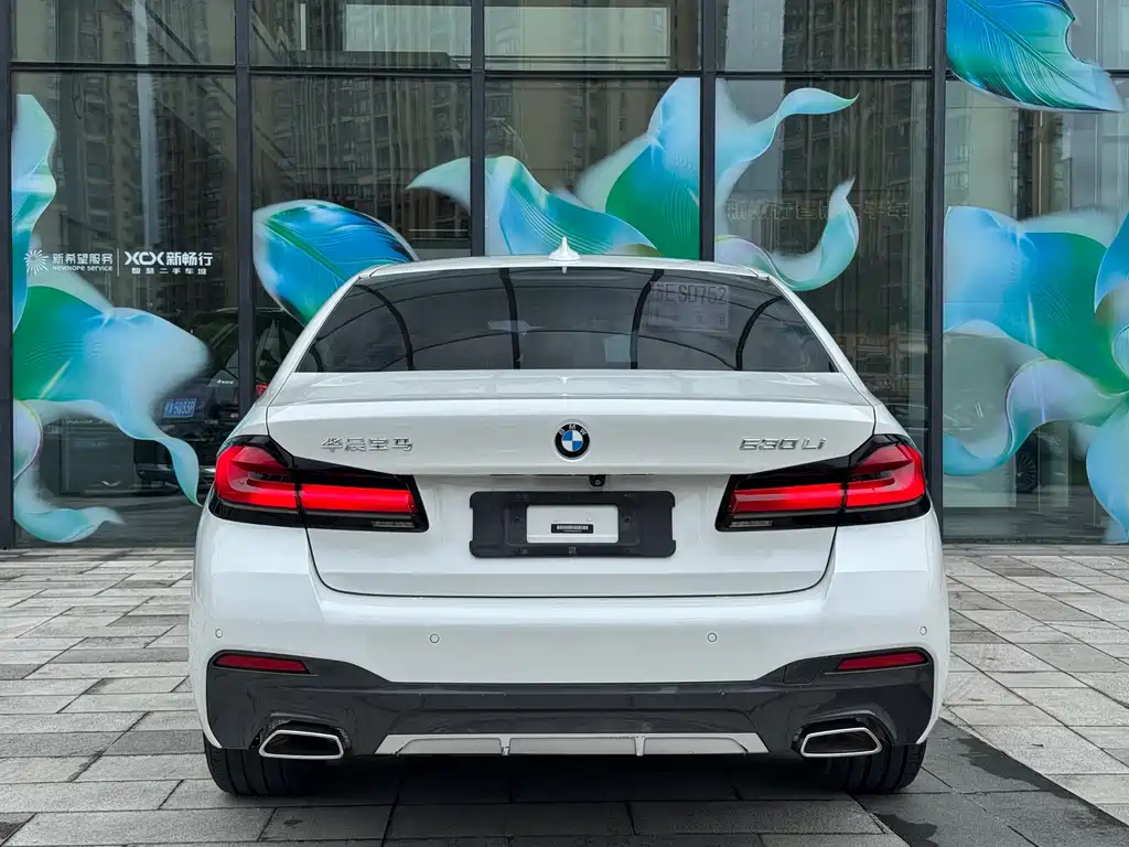 BMW 5 Series — миниатюра 6