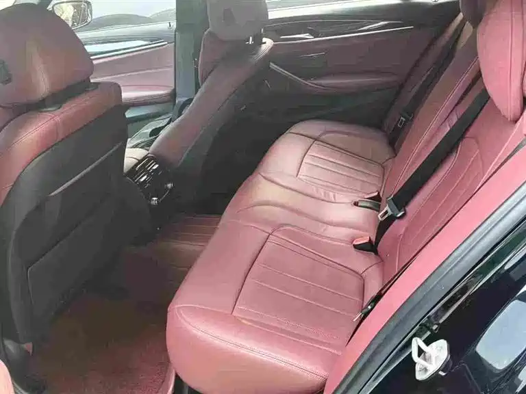 BMW 5 Series — миниатюра 5