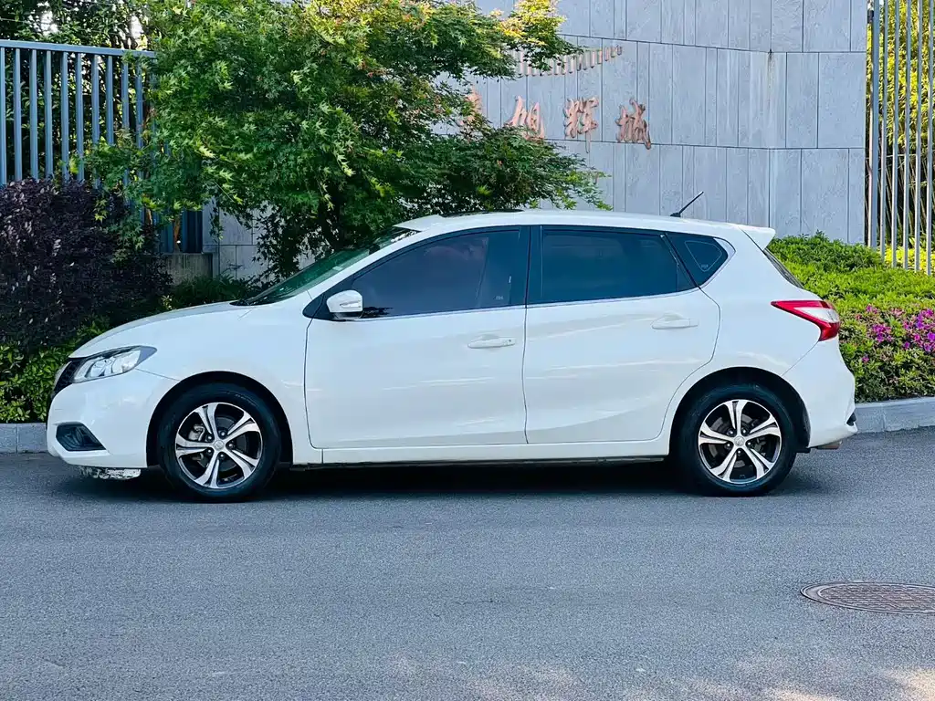Nissan Tiida — миниатюра 3