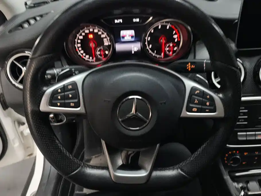 Mercedes-Benz GLA — миниатюра 15