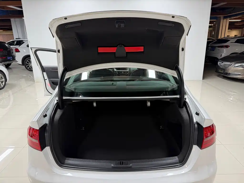 Audi A4L — миниатюра 11