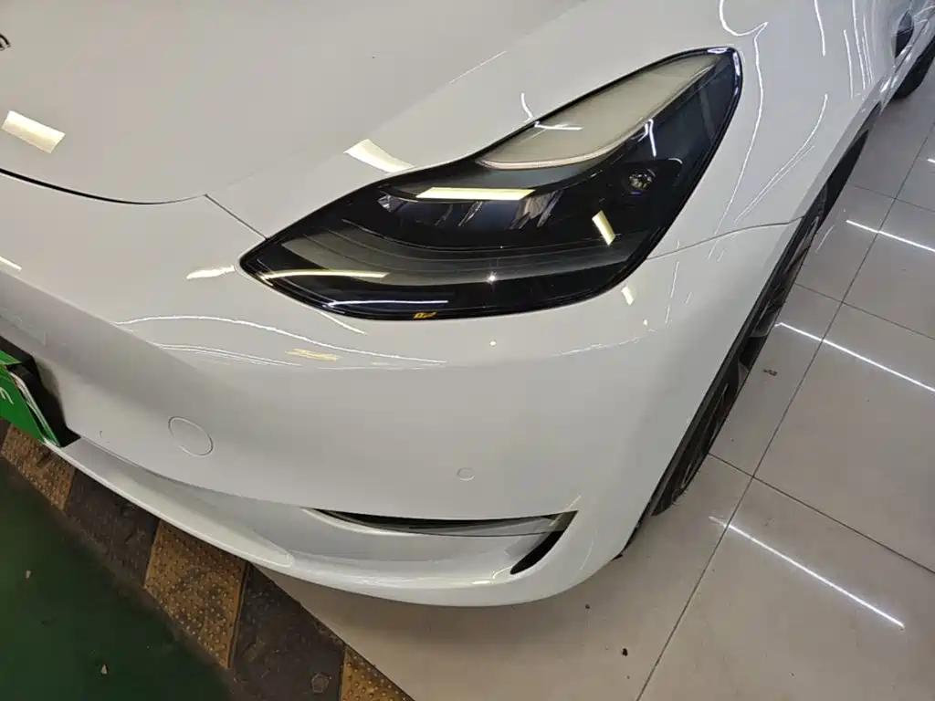 Tesla Model Y — миниатюра 24