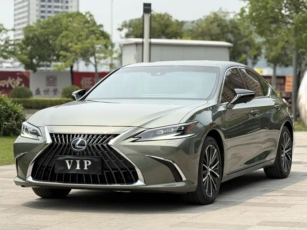 Lexus ES 2022