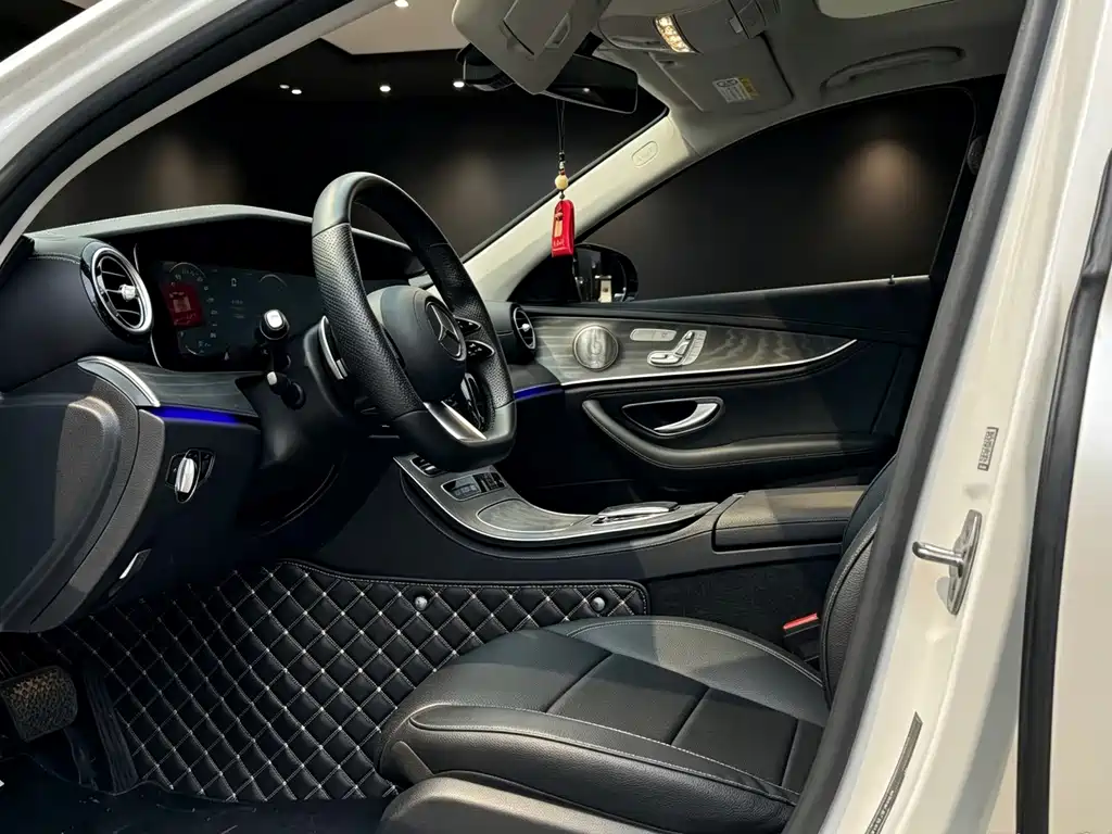 Mercedes-Benz E-Class — миниатюра 7