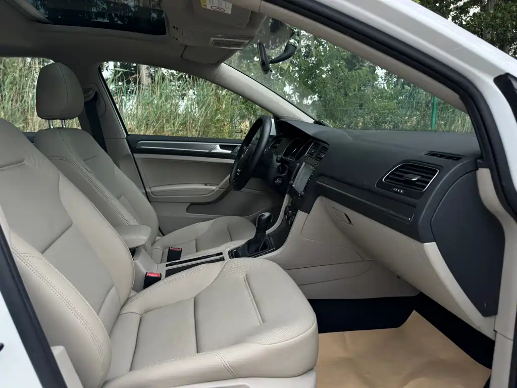 Volkswagen Golf 2014 1.6L AT Comfort