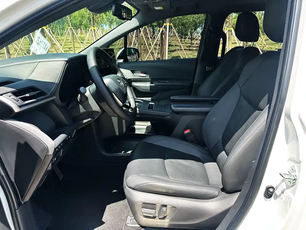 Toyota Sienna 2023 2.5L Luxury