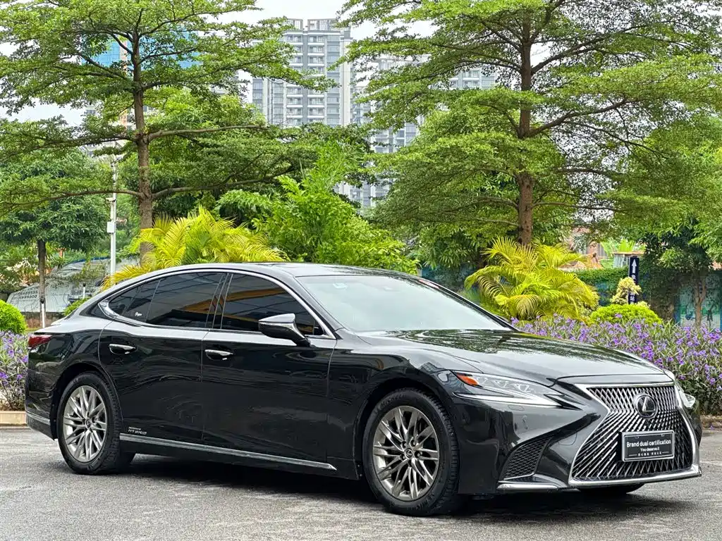 LEXUS LS