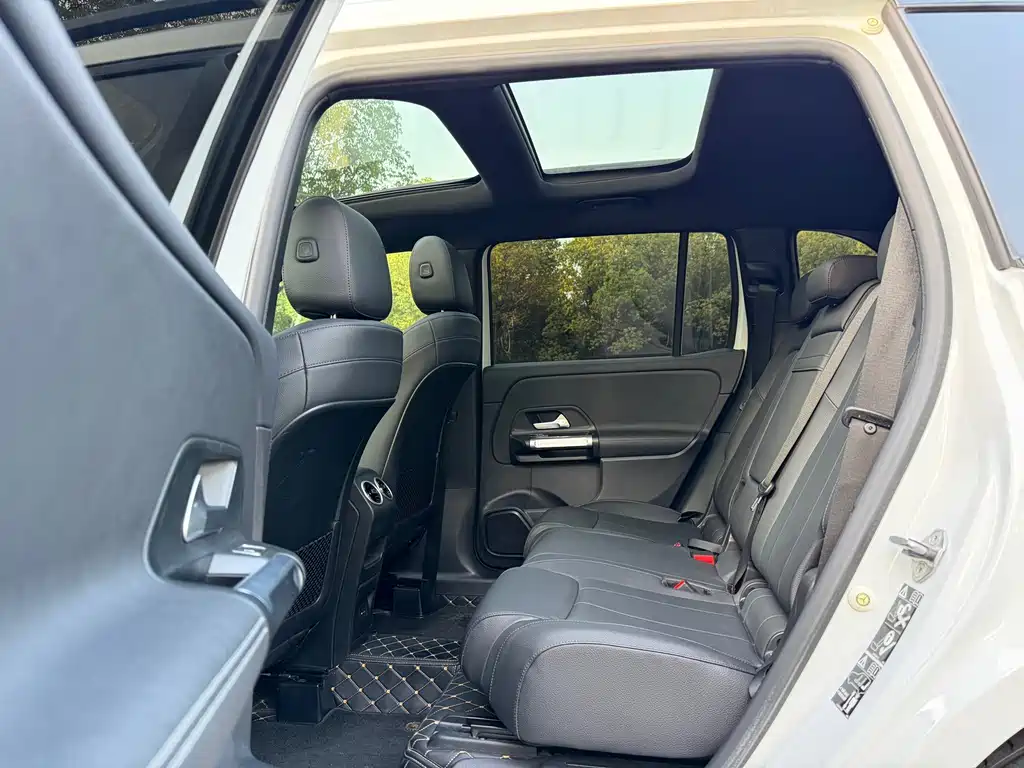 Mercedes-Benz GLB — миниатюра 9