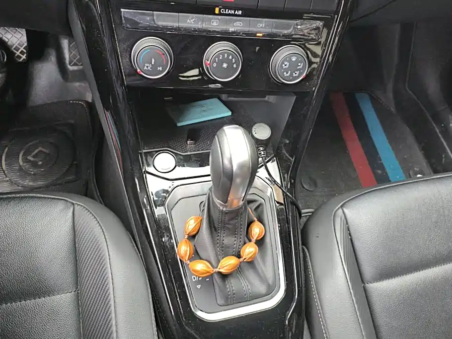 Volkswagen T-Roc — миниатюра 16