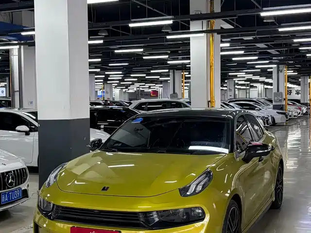Lynk & Co 03
