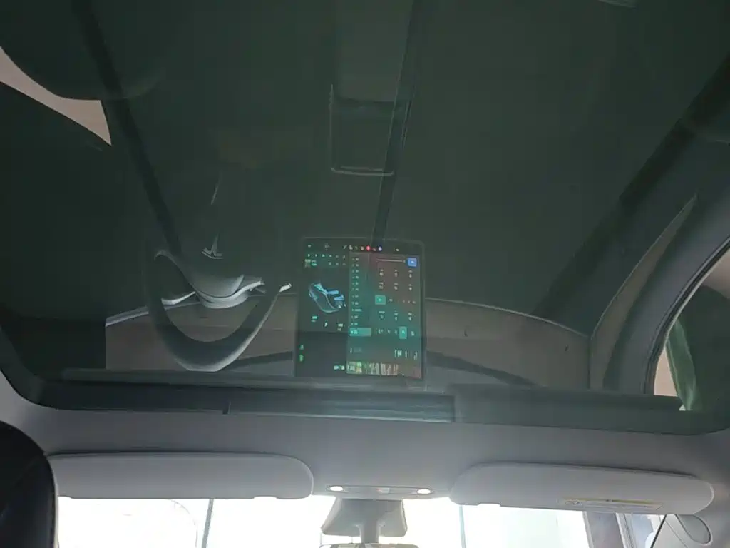 Tesla Model Y — миниатюра 18
