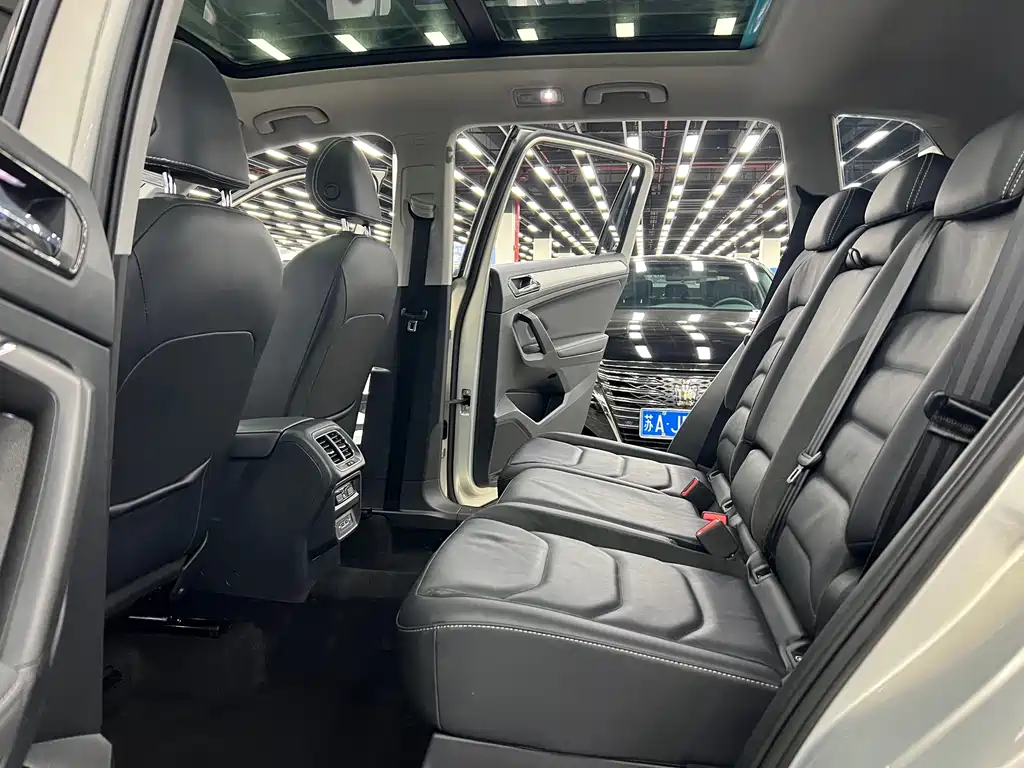 Volkswagen Tiguan L — миниатюра 8