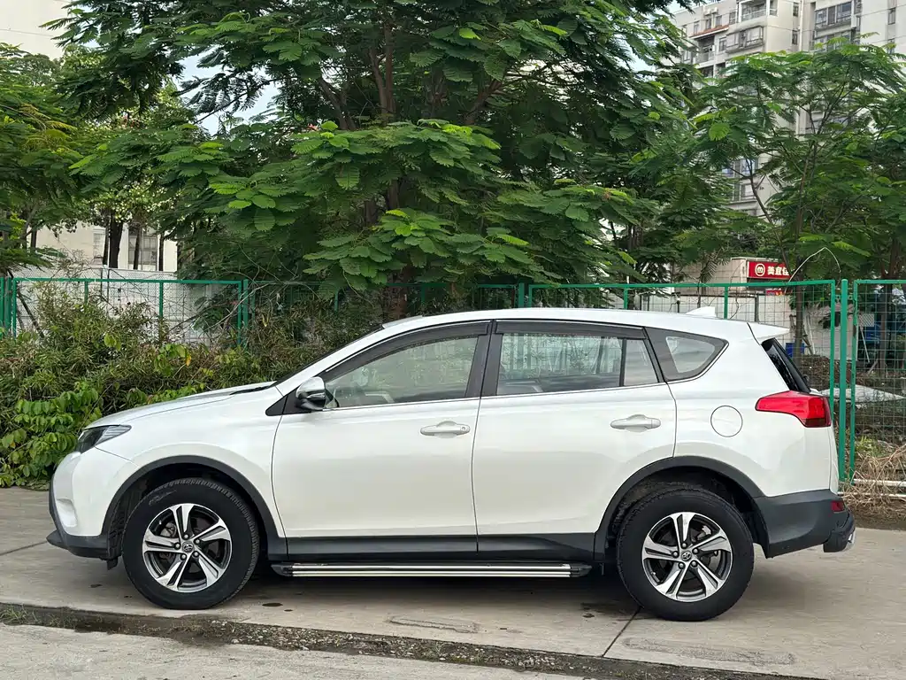 Toyota RAV4 — миниатюра 3
