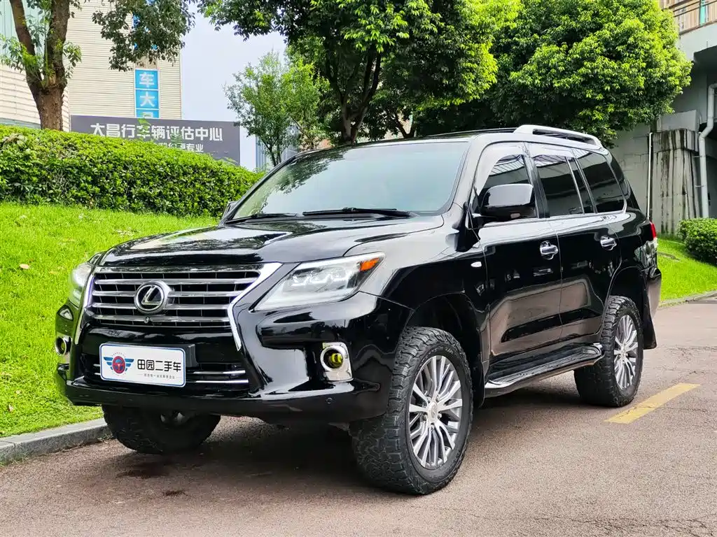 Lexus LX 2011