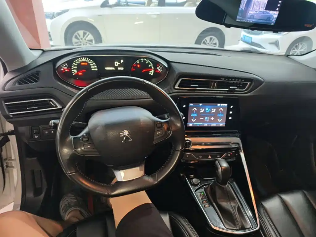 Peugeot 308 — миниатюра 10