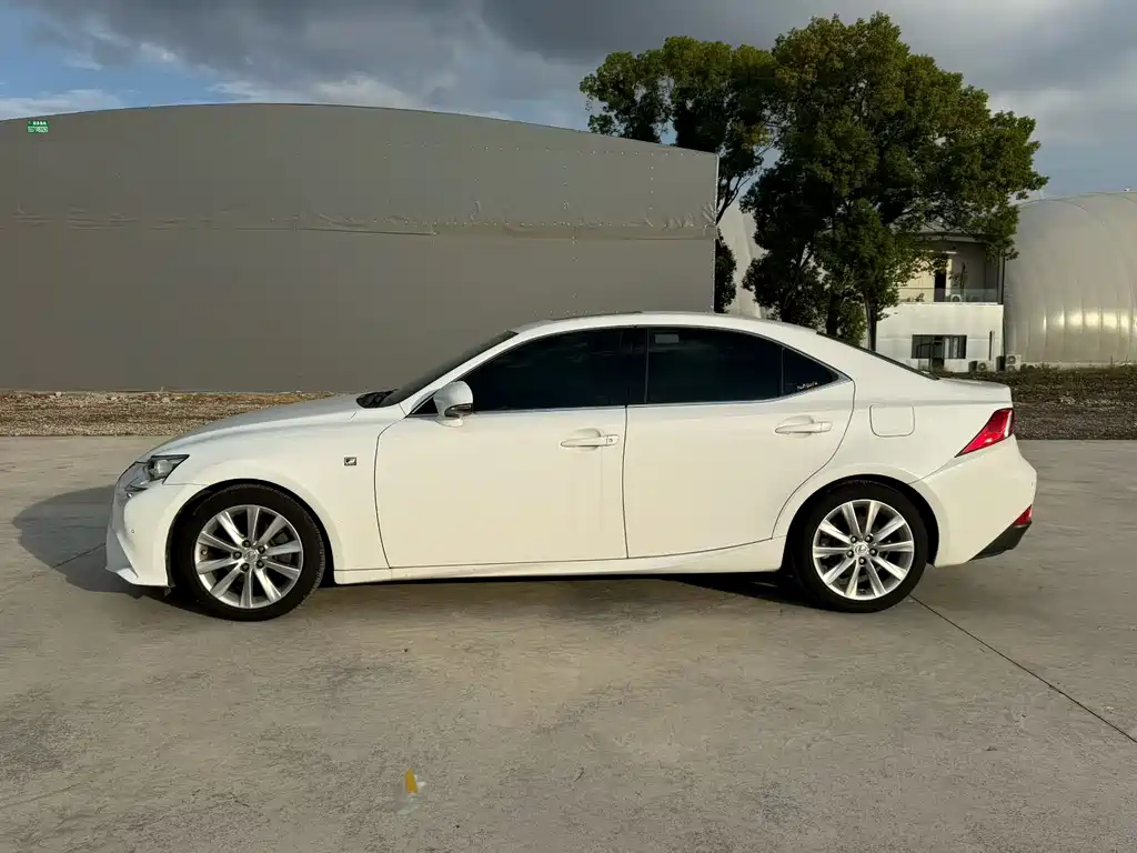 Lexus IS — миниатюра 3