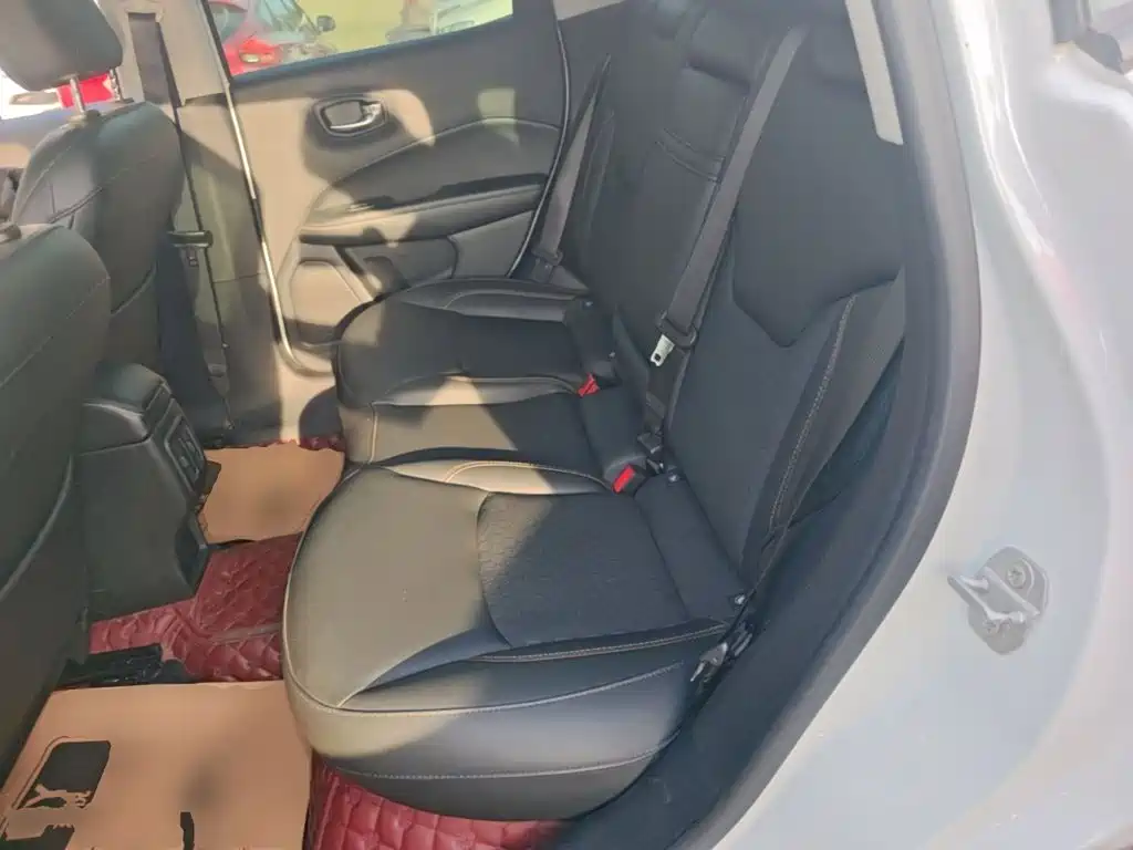 Jeep Compass — миниатюра 17