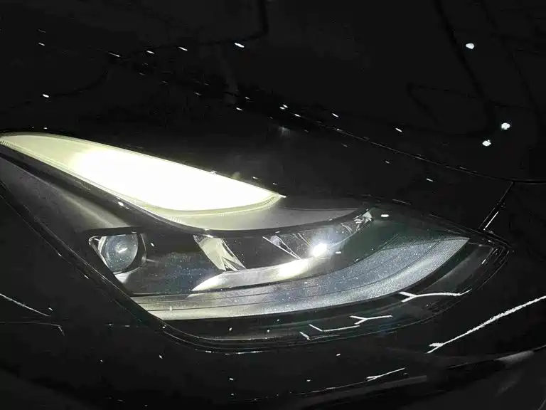 Tesla Model Y — миниатюра 13