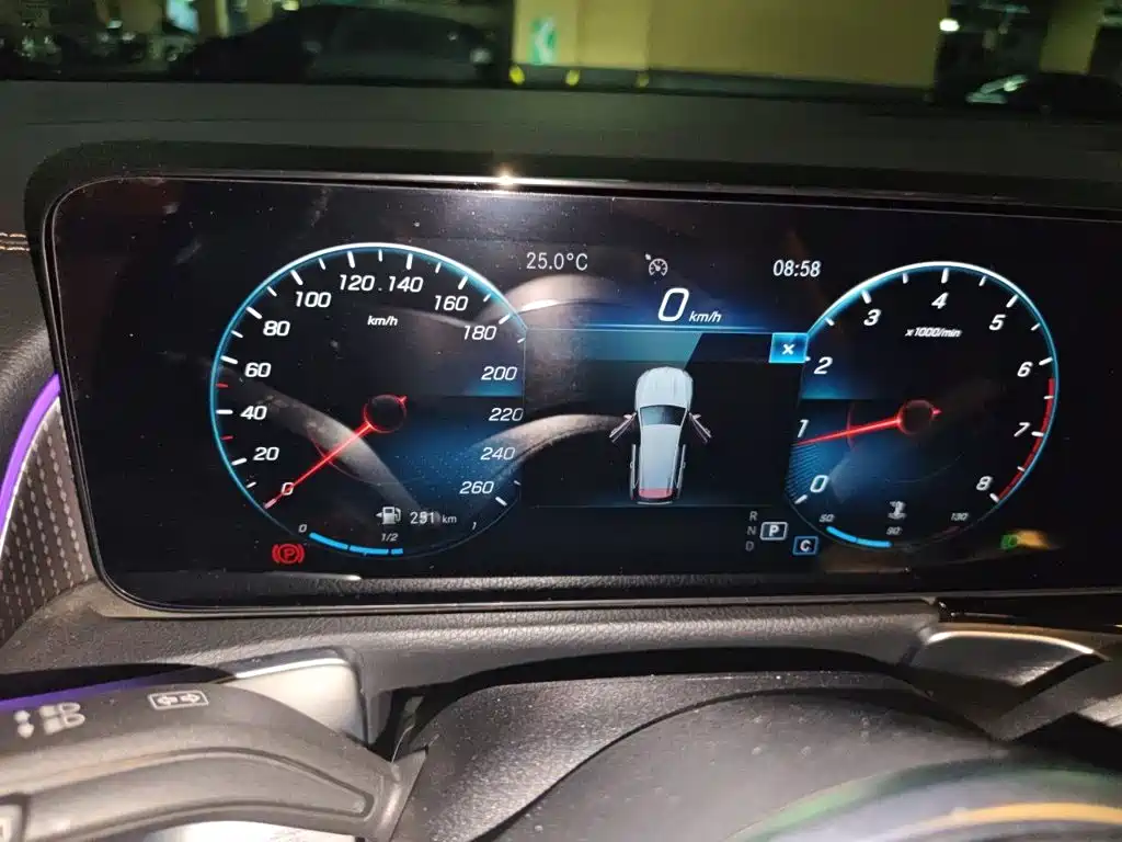 Mercedes-Benz GLB — миниатюра 12