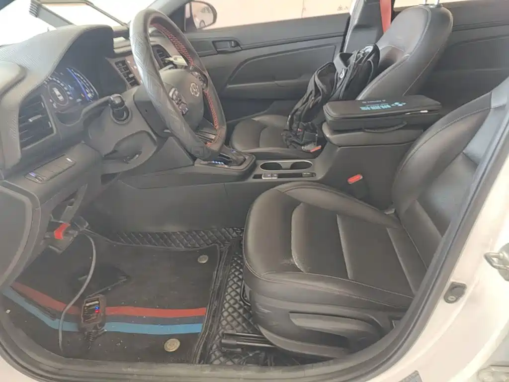 Hyundai Elantra — миниатюра 15
