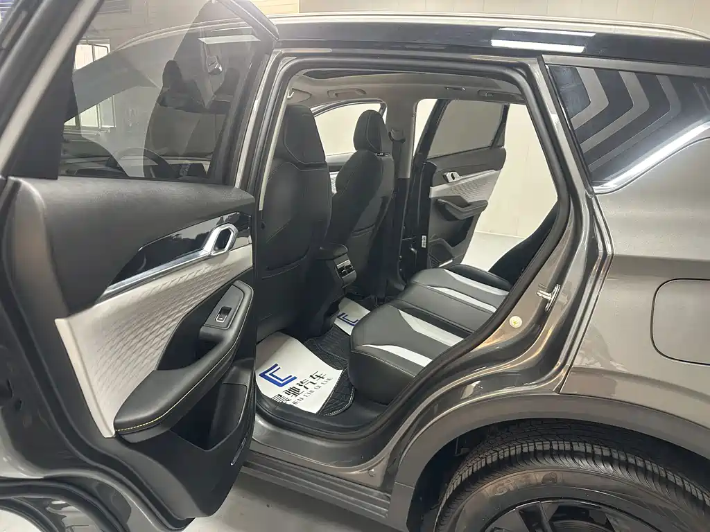 Geely Binyue — миниатюра 12