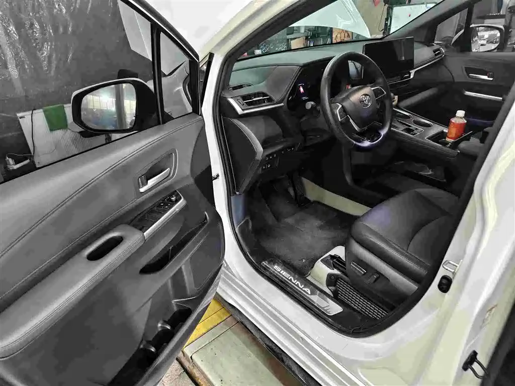 Toyota Sienna — миниатюра 8