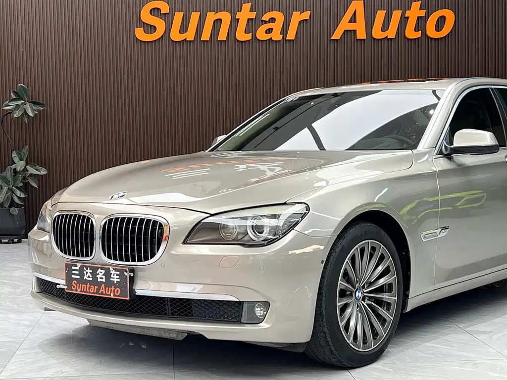 BMW 7 Series — миниатюра 12