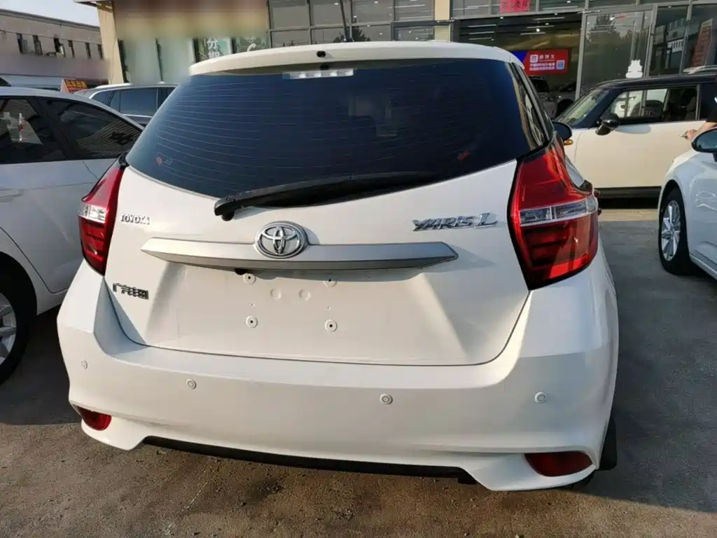 Toyota Yaris L 2022 — фото 5