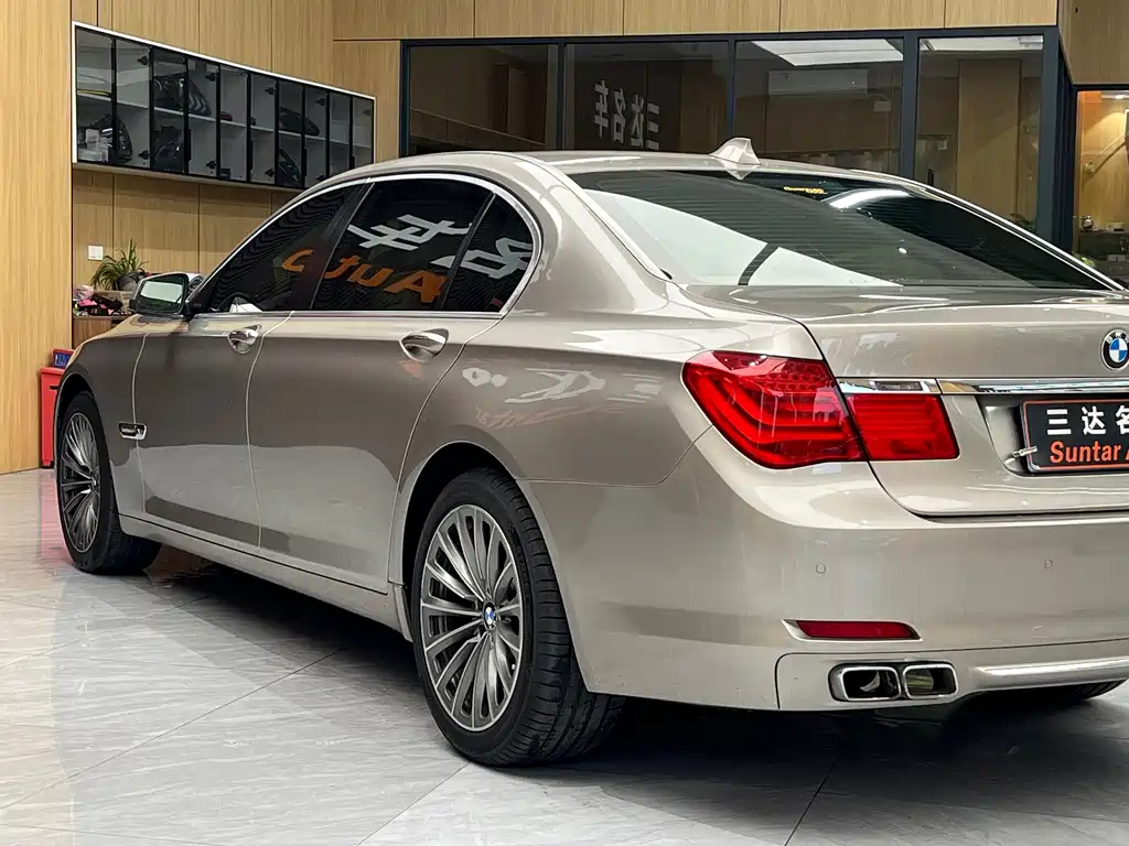 BMW 7 Series — миниатюра 17