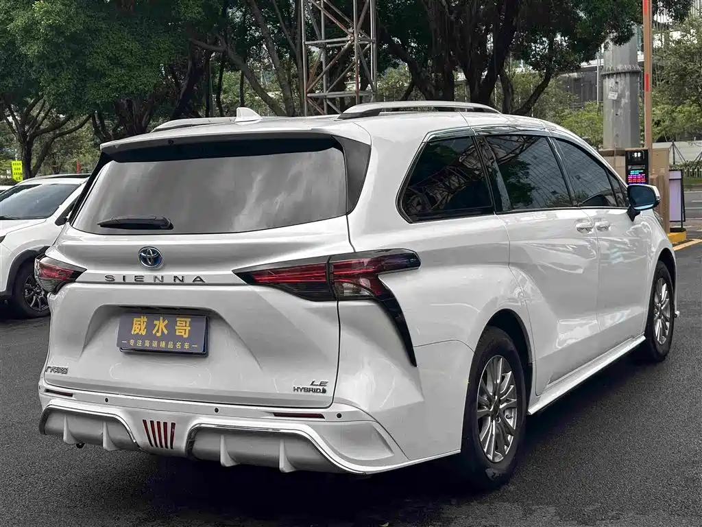 Toyota Sienna — миниатюра 6