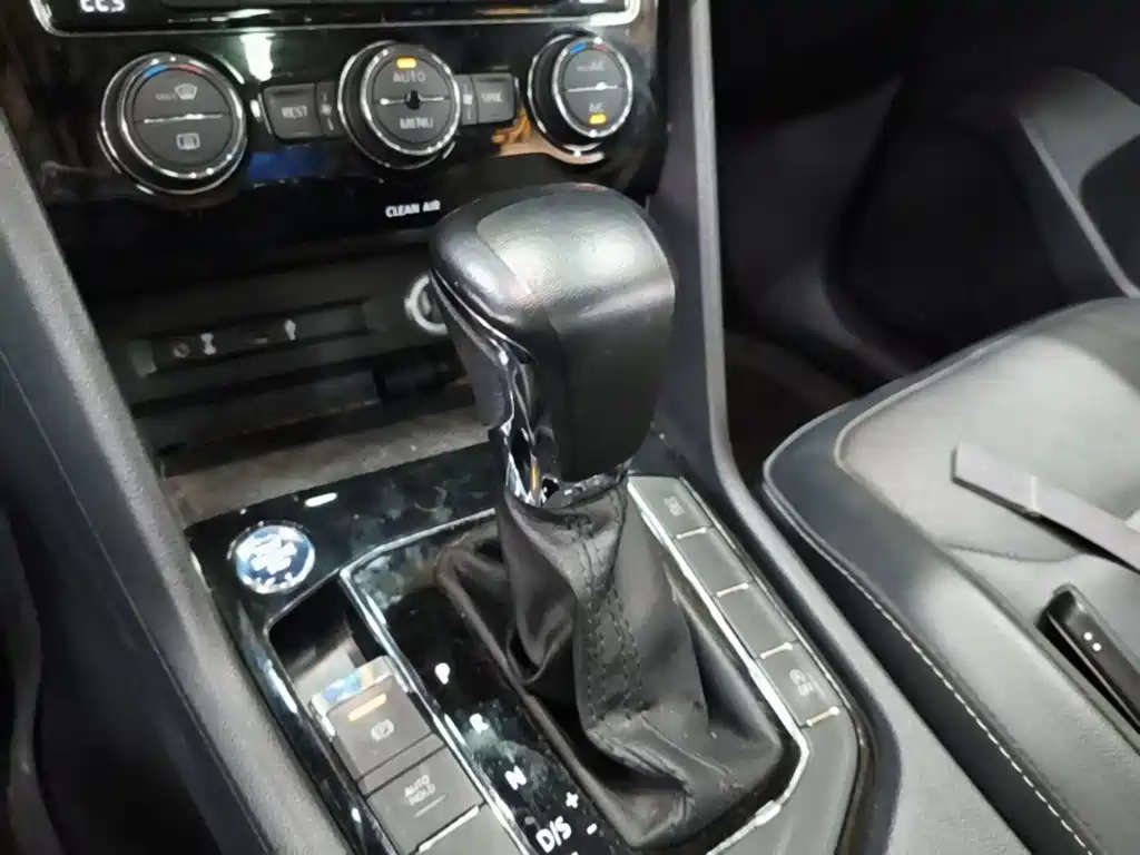 Volkswagen Tiguan L — миниатюра 14