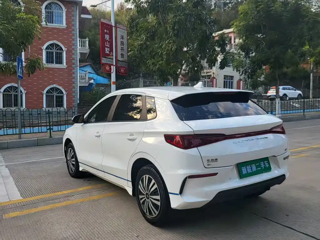 BYD E2