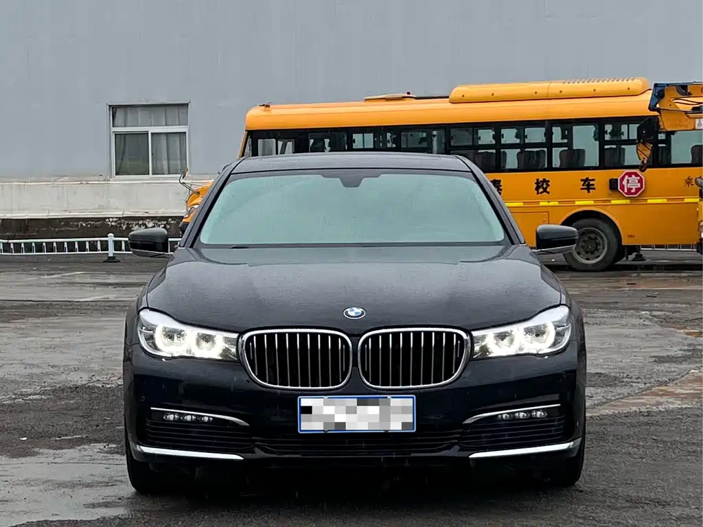 BMW 7 Series — миниатюра 2
