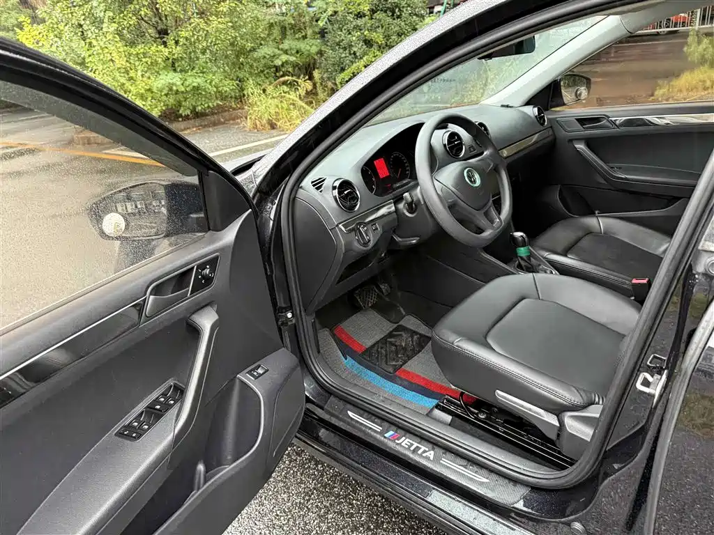Volkswagen Jetta — миниатюра 7