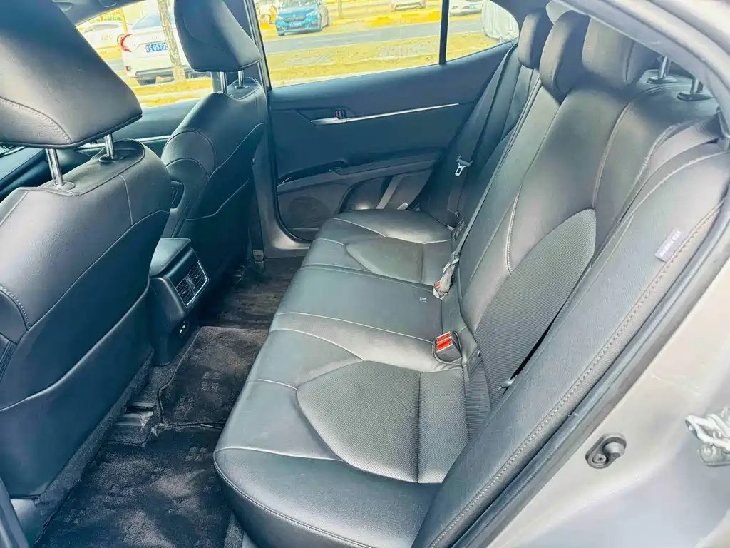 Toyota Camry — миниатюра 9